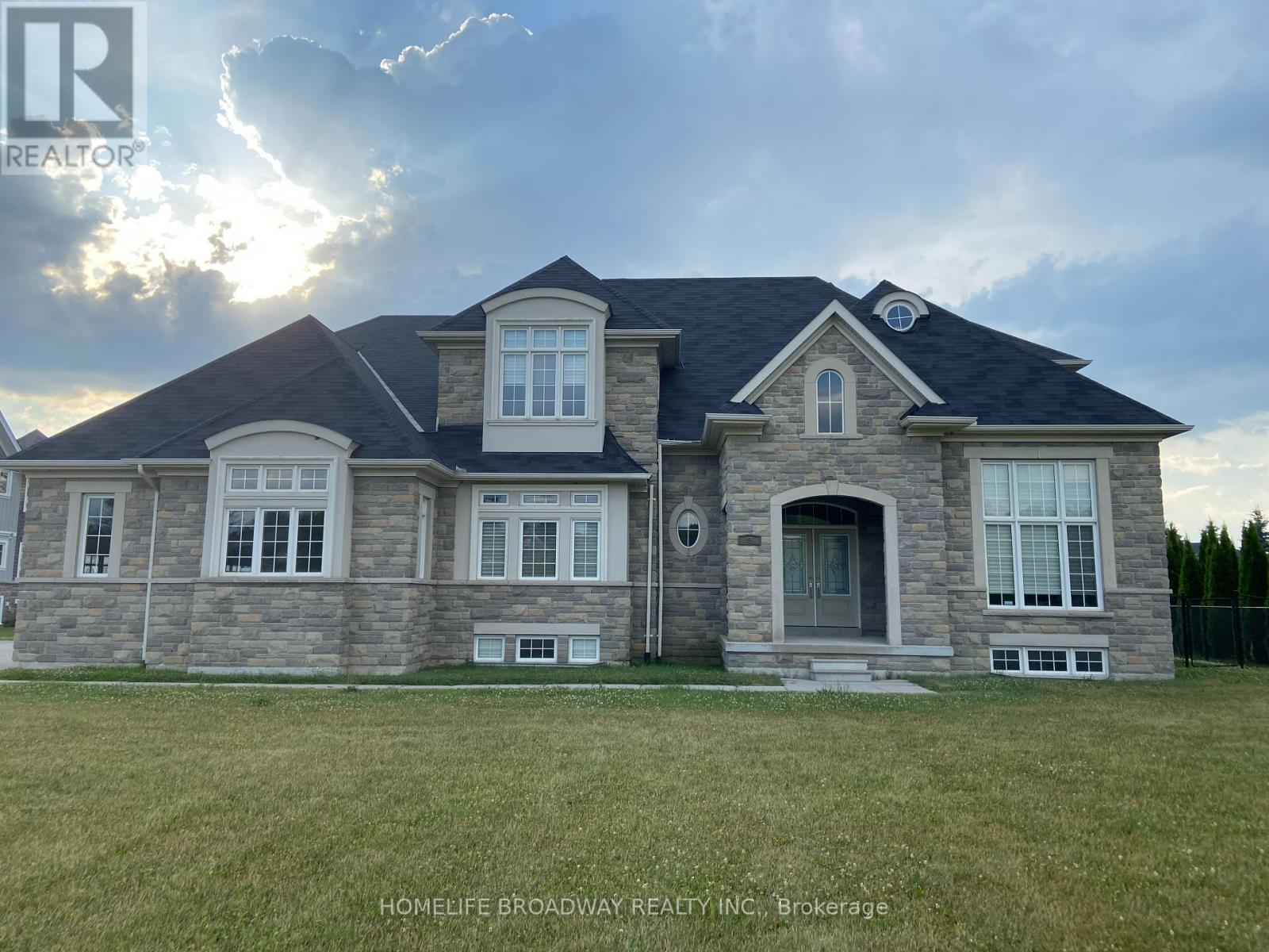 Photo 44 of 8 Wolford Court, Georgina ON