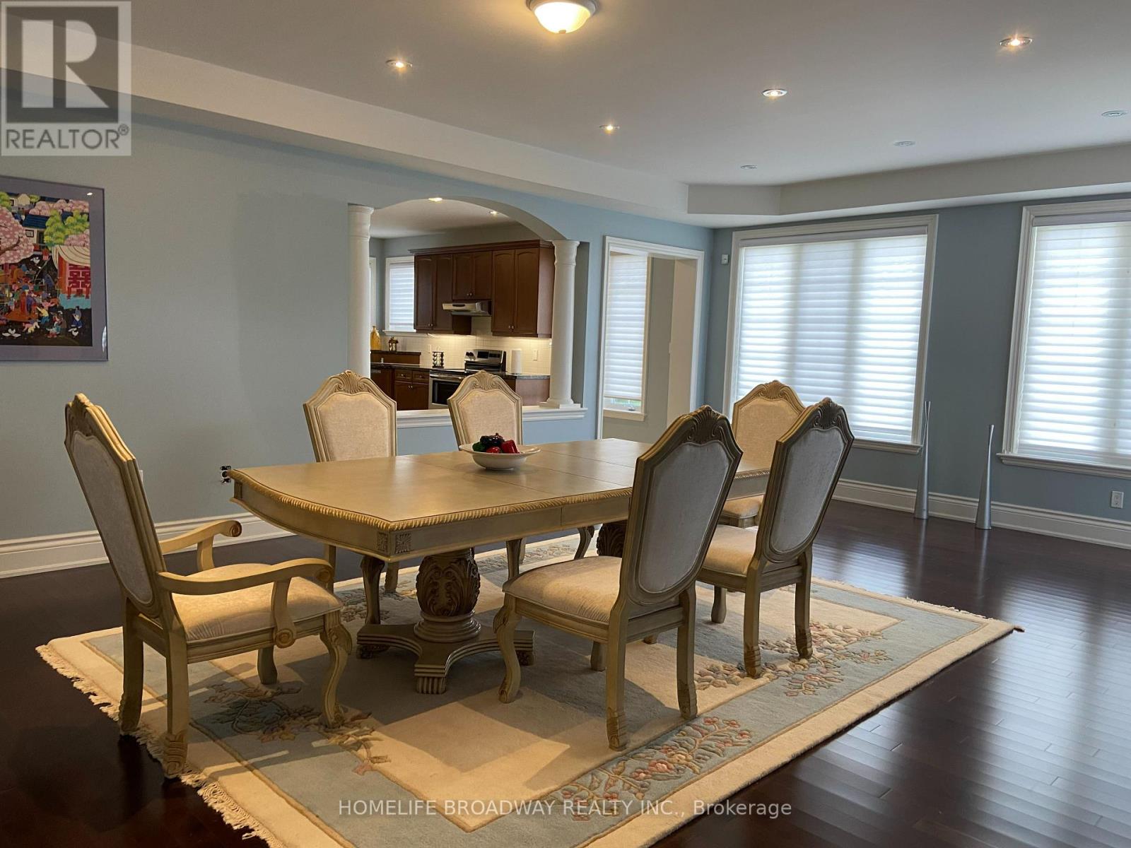 Photo 2 of 8 Wolford Court, Georgina ON