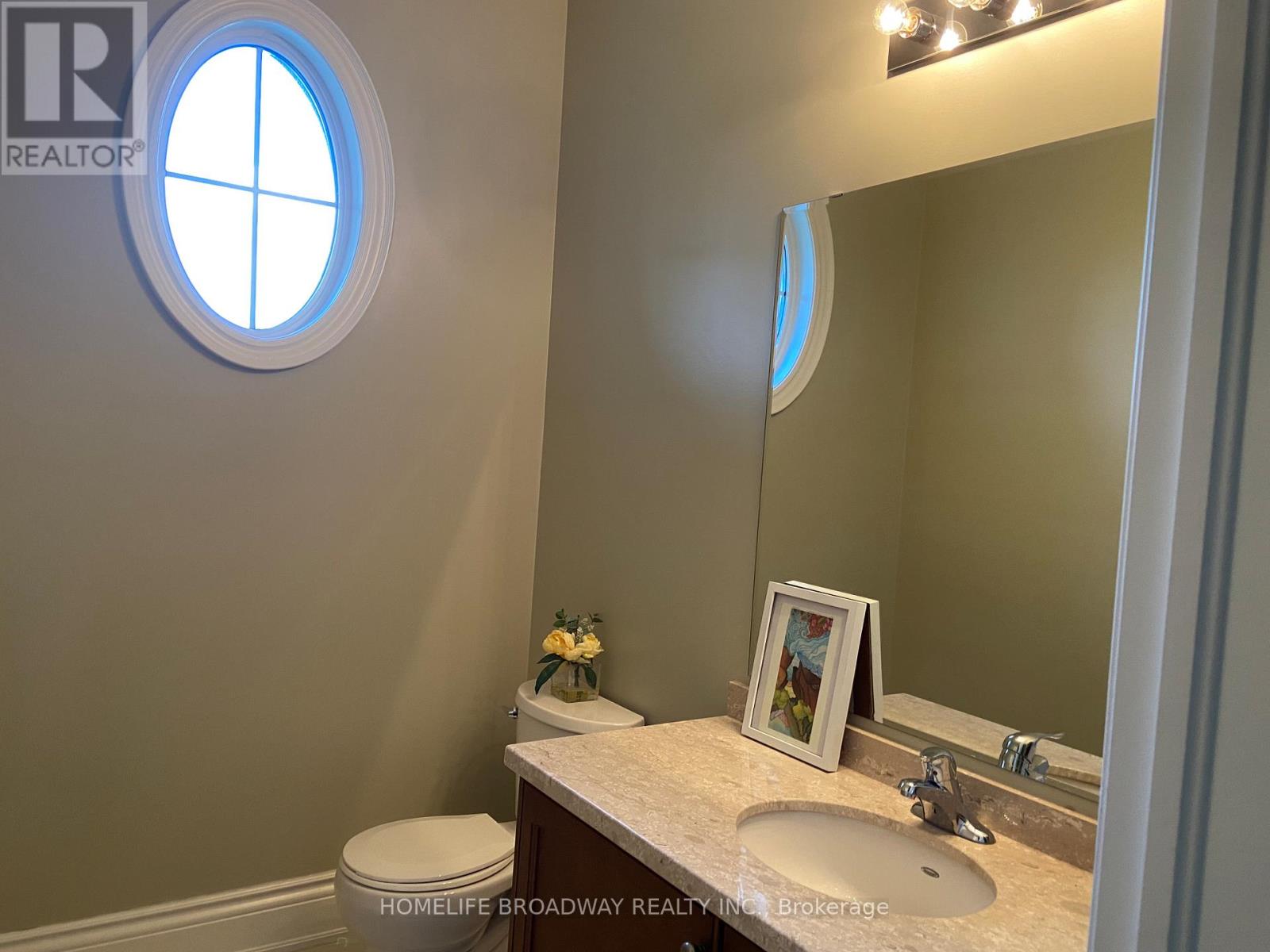 Photo 19 of 8 Wolford Court, Georgina ON