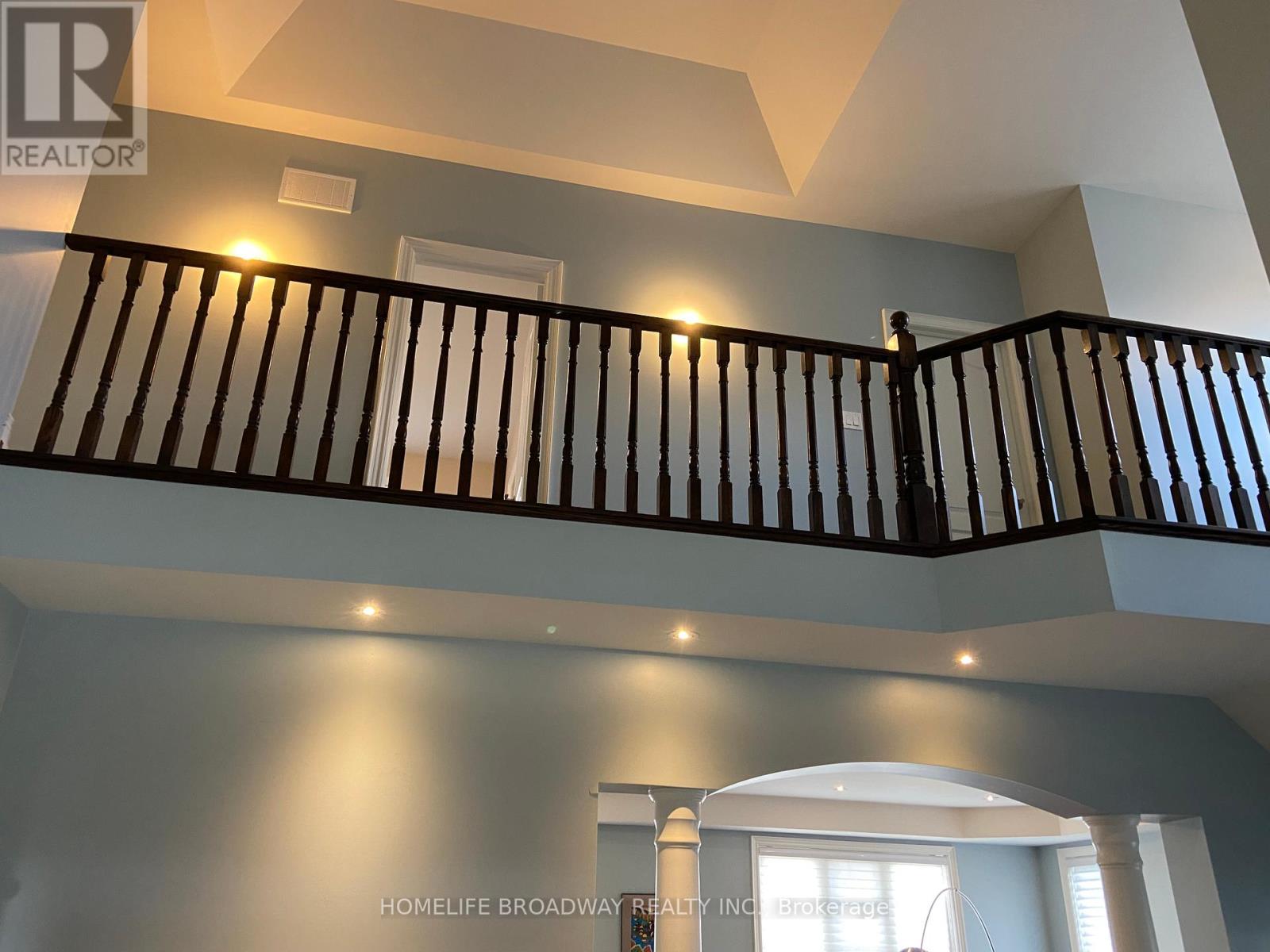 Photo 15 of 8 Wolford Court, Georgina ON