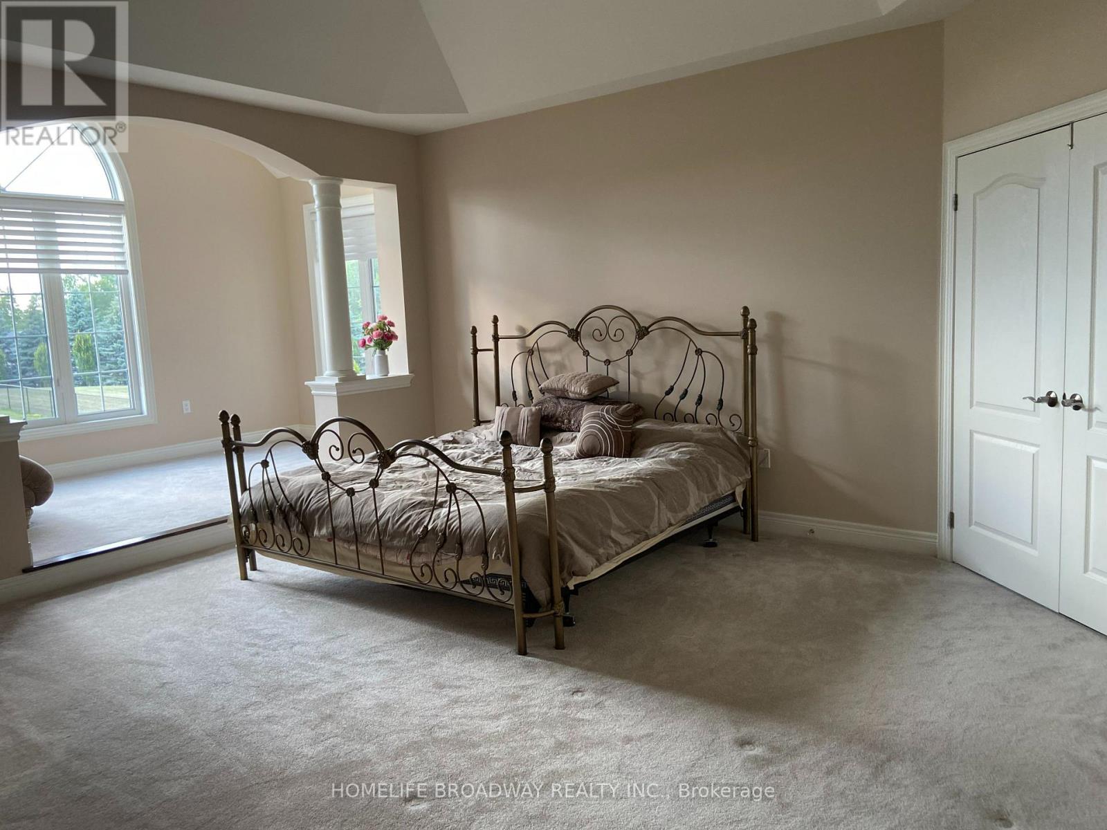 Photo 21 of 8 Wolford Court, Georgina ON