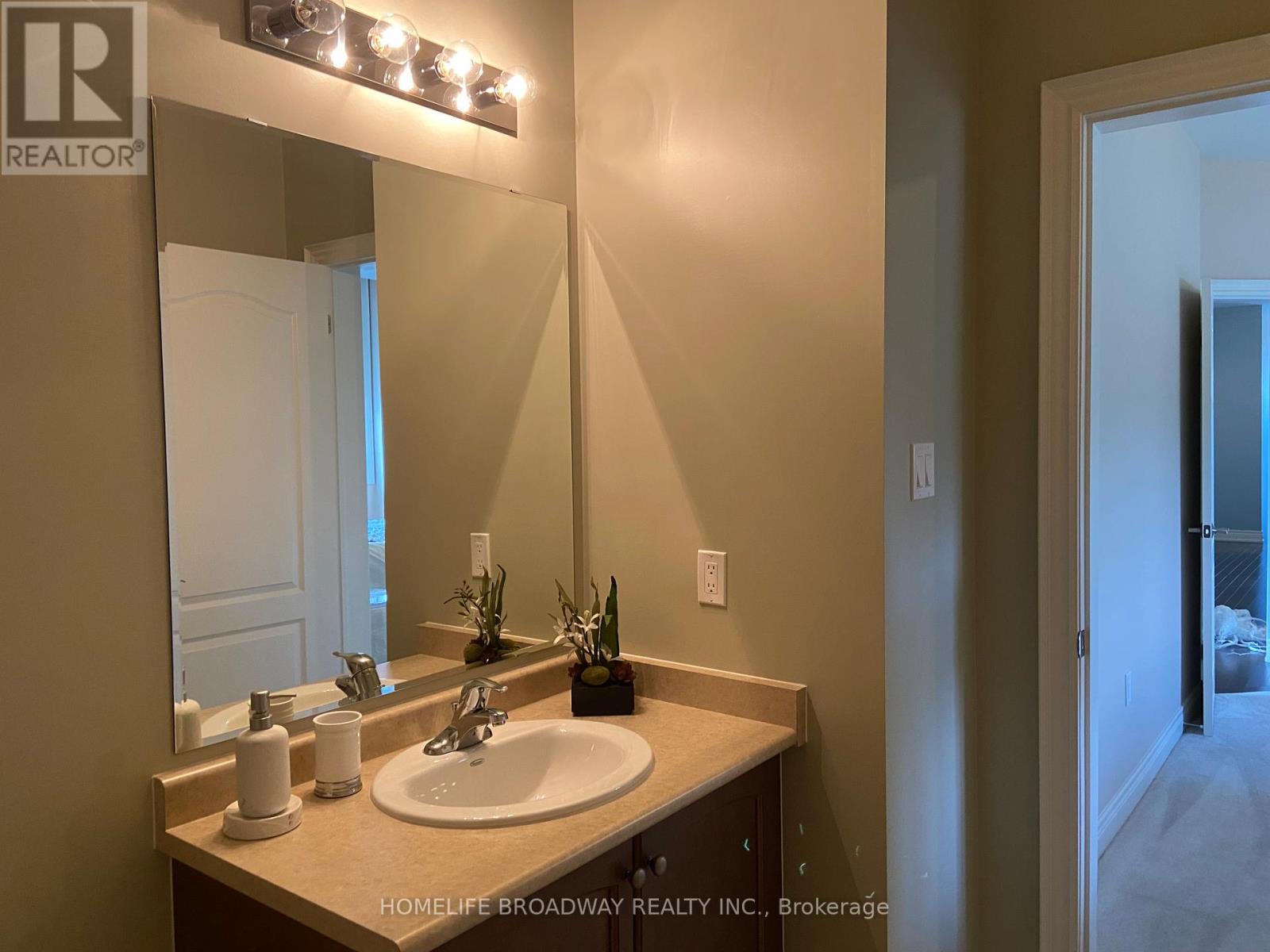 Photo 48 of 8 Wolford Court, Georgina ON