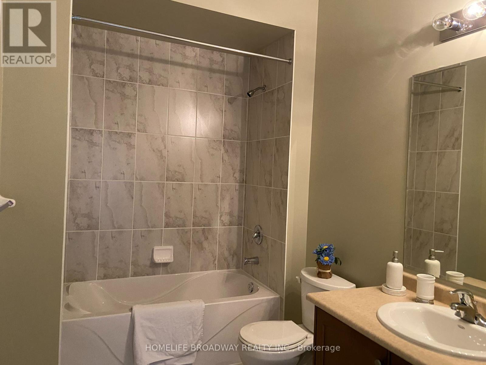 Photo 41 of 8 Wolford Court, Georgina ON