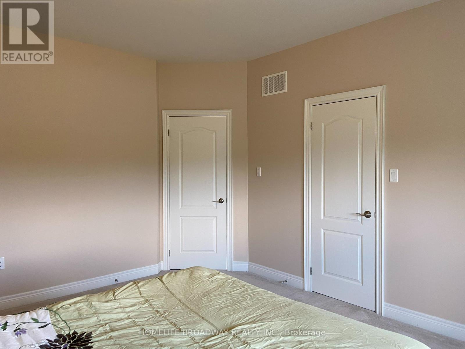 Photo 42 of 8 Wolford Court, Georgina ON