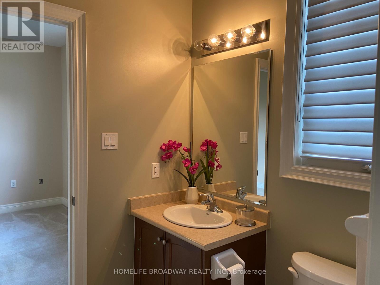 Photo 28 of 8 Wolford Court, Georgina ON