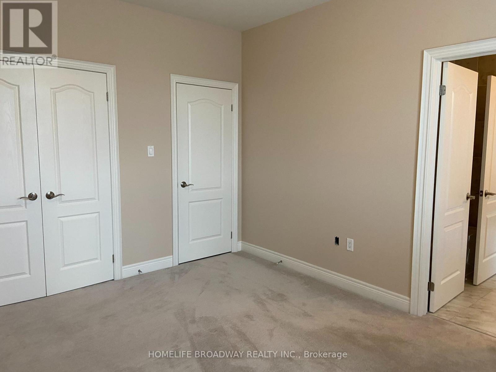 Photo 35 of 8 Wolford Court, Georgina ON