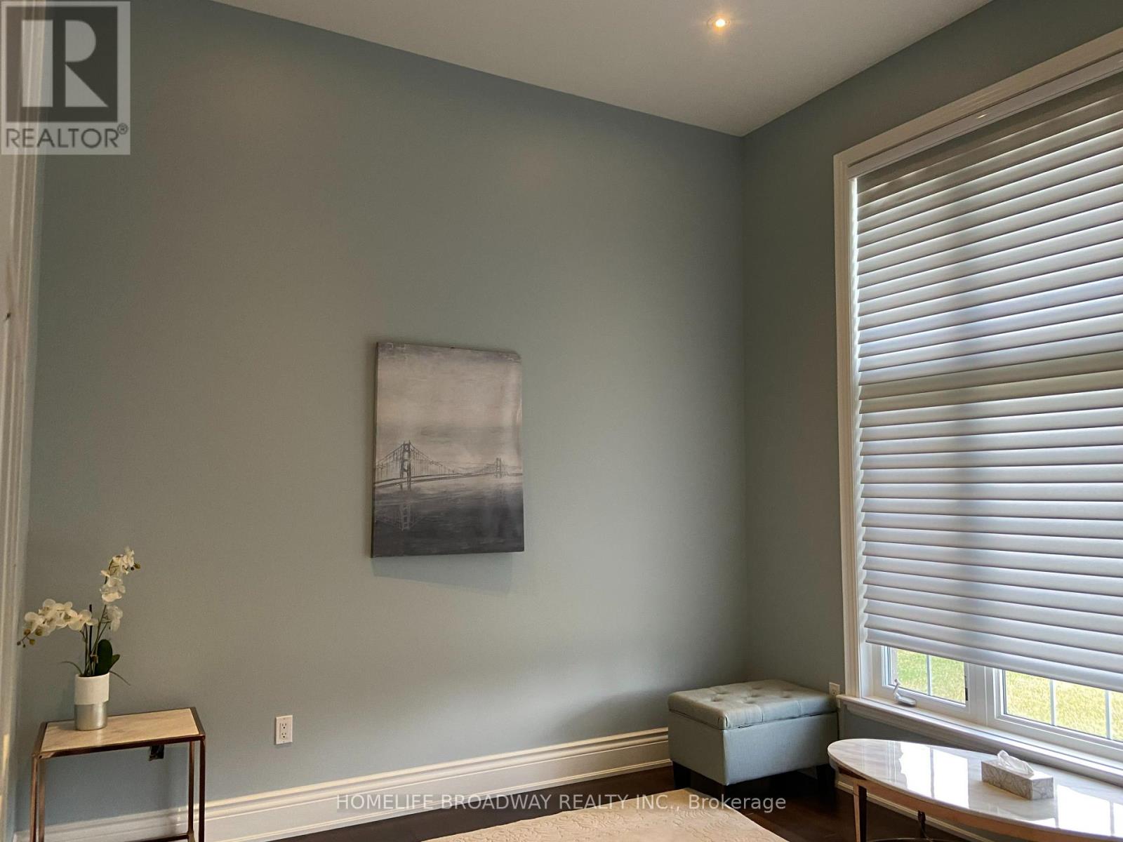 Photo 6 of 8 Wolford Court, Georgina ON
