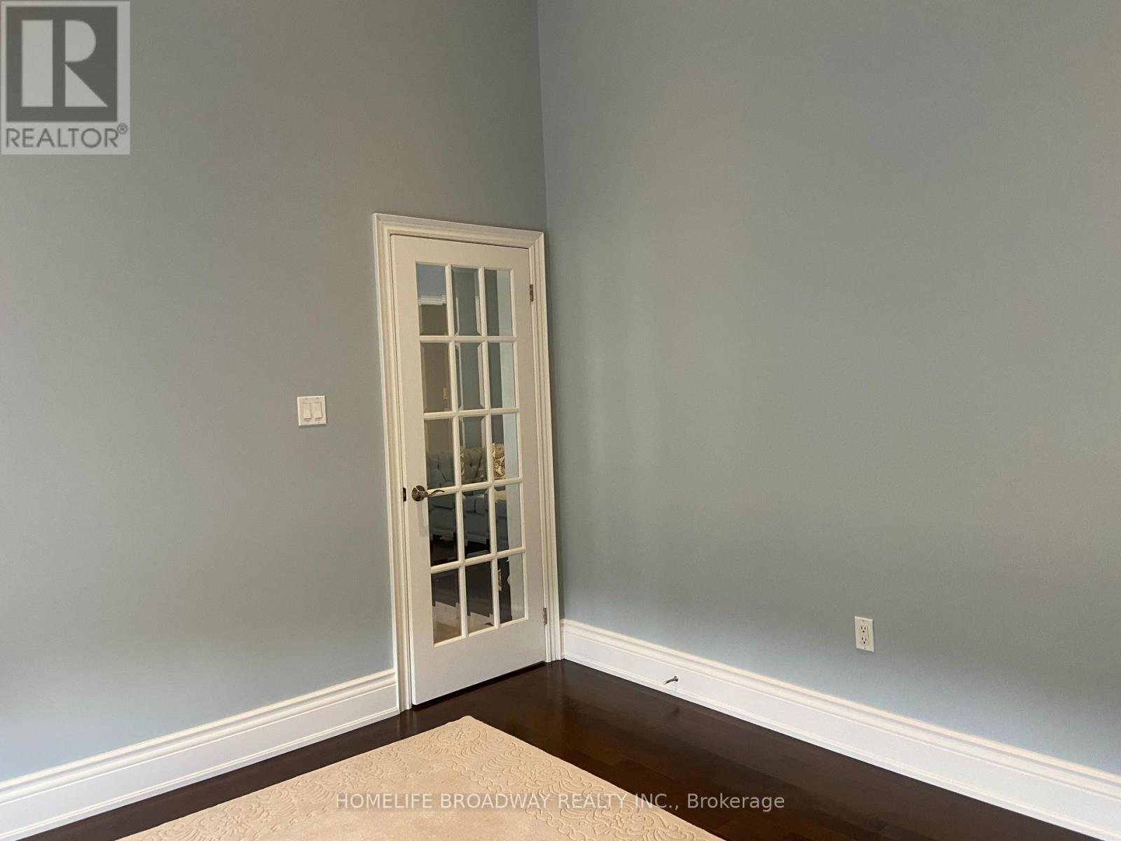 Photo 37 of 8 Wolford Court, Georgina ON