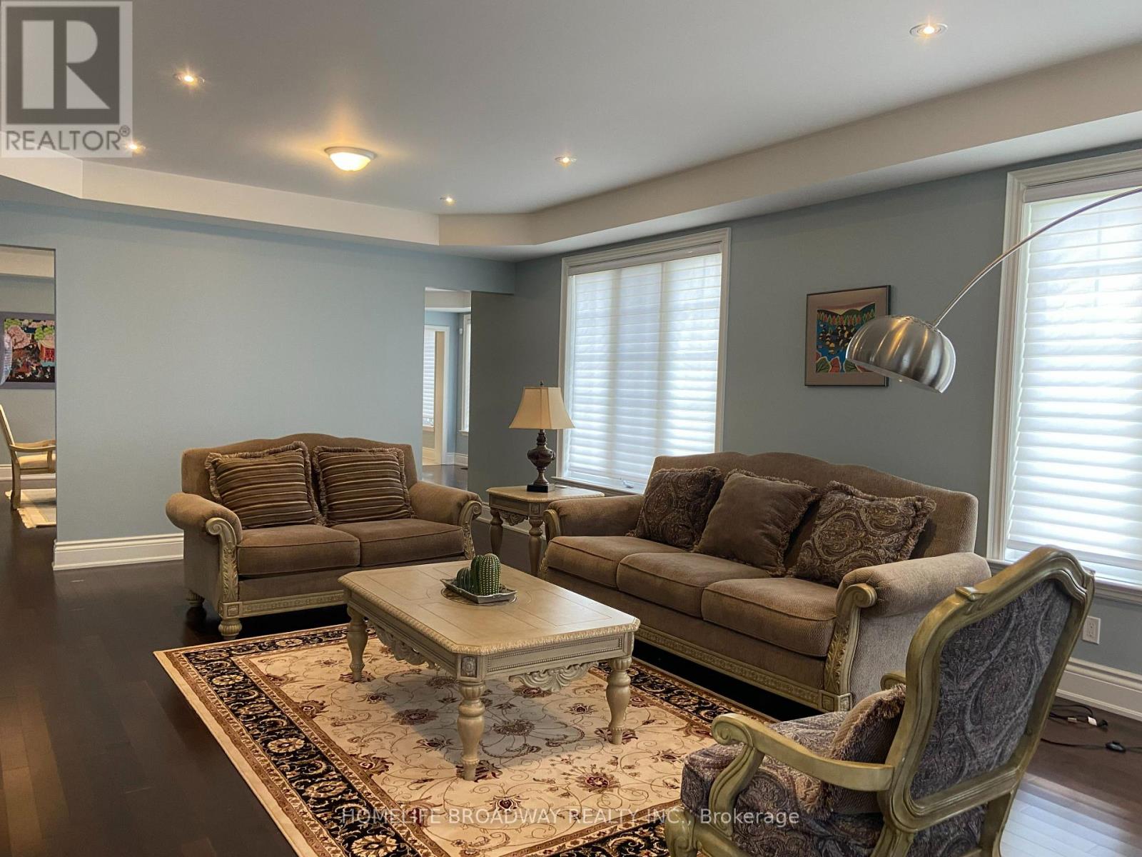 Photo 31 of 8 Wolford Court, Georgina ON