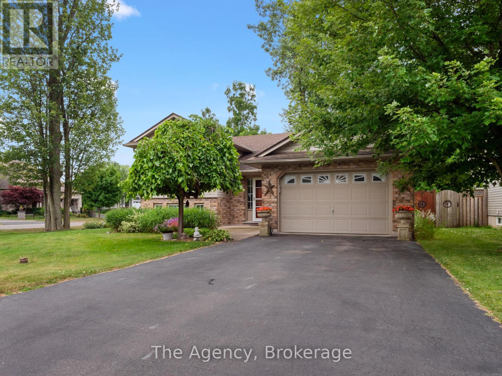 Photo 2 of 7 Rochelle Crescent, Fort Erie ON