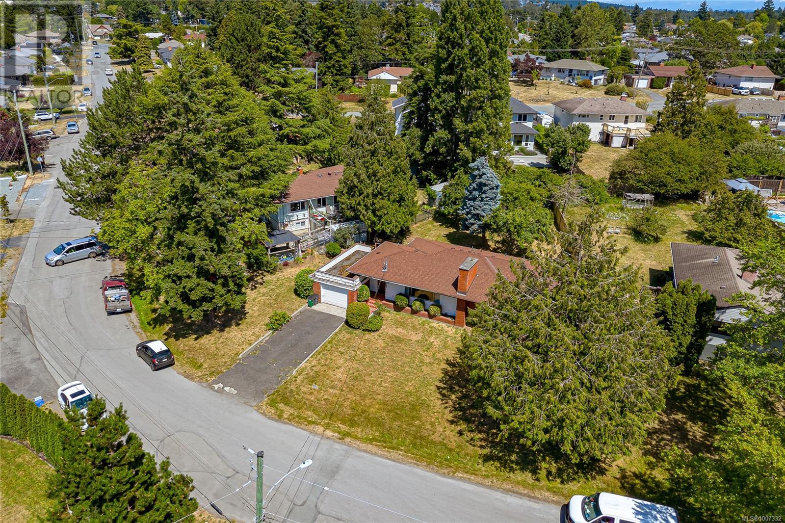 Photo 29 of 3665 Raymond St S, Saanich BC