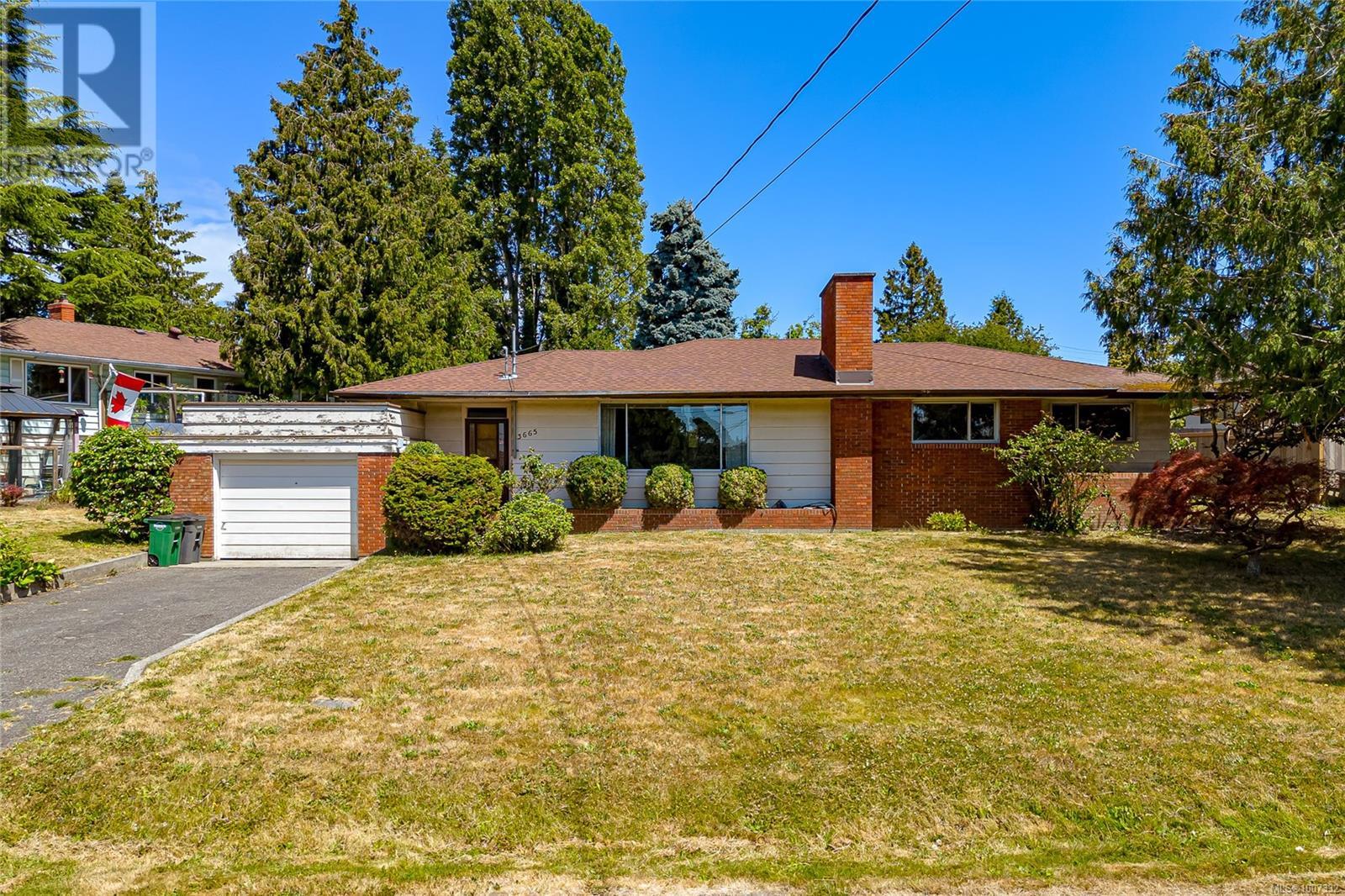 Photo 9 of 3665 Raymond St S, Saanich BC