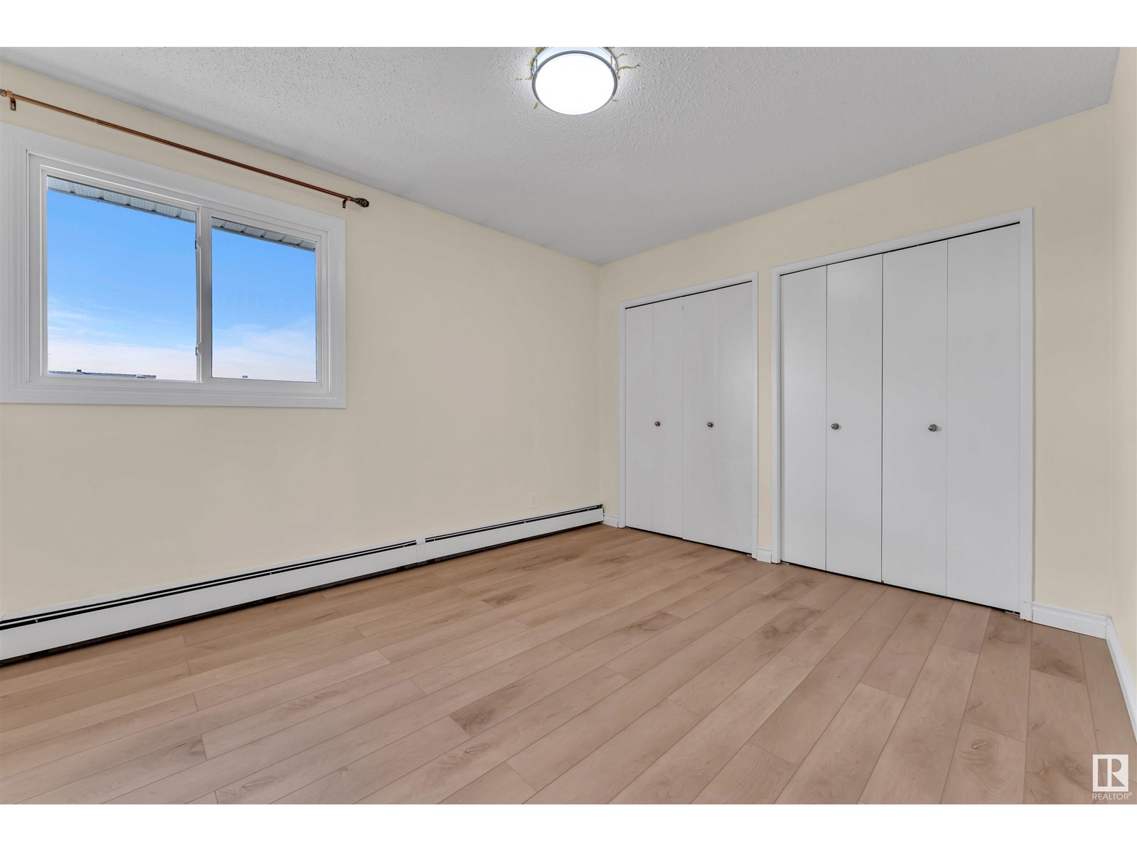 Photo 11 of 5 3855 76 St Nw, Edmonton AB