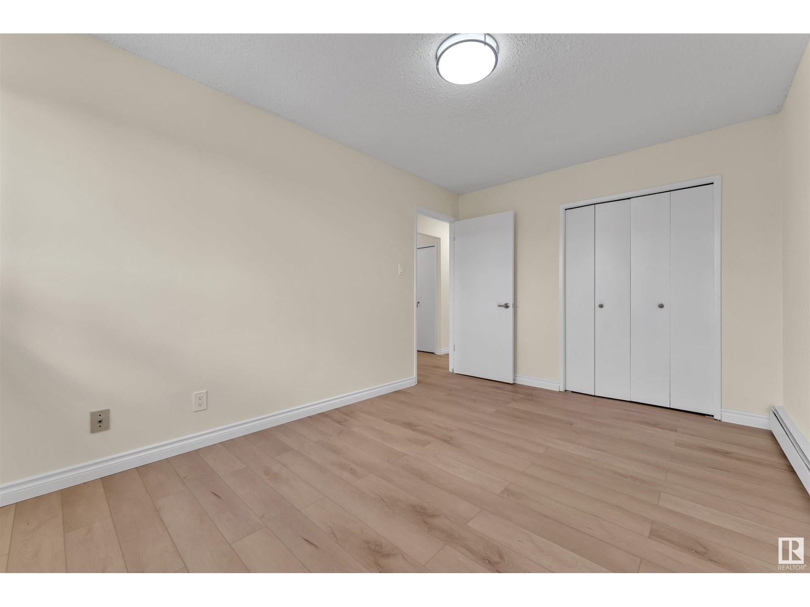 Photo 12 of 5 3855 76 St Nw, Edmonton AB