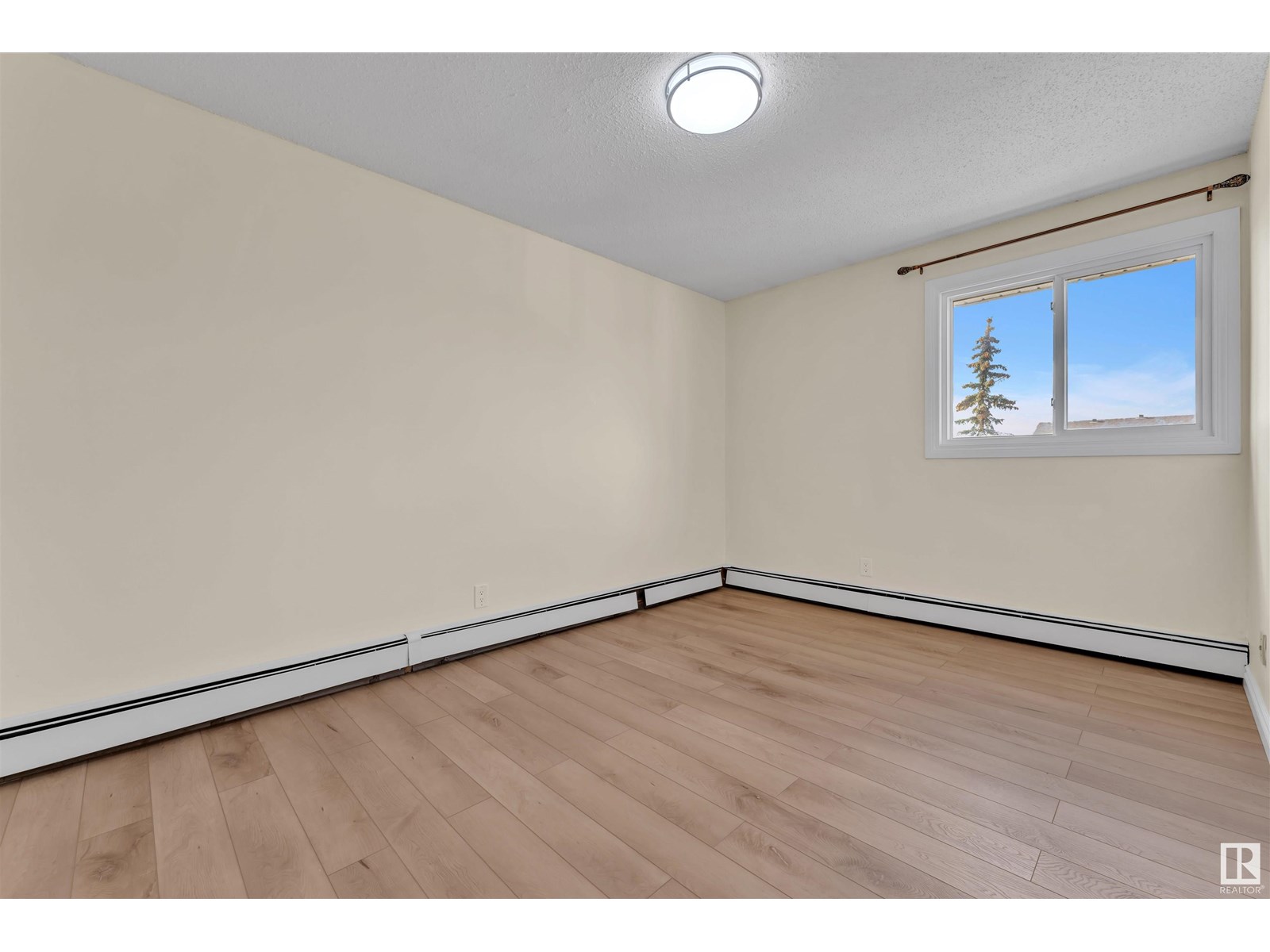 Photo 13 of 5 3855 76 St Nw, Edmonton AB