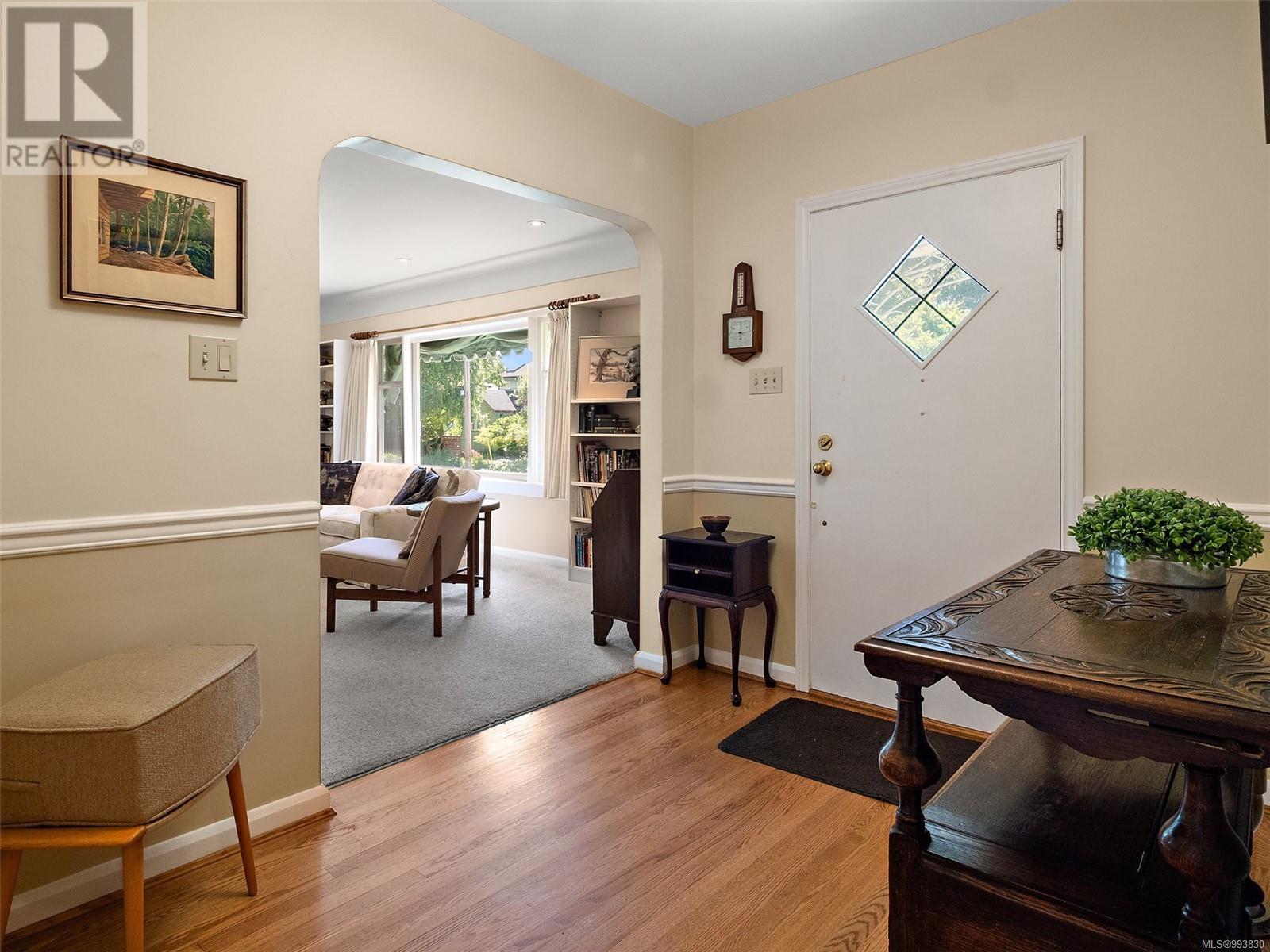 Photo 12 of 877 Island Rd, Oak Bay BC