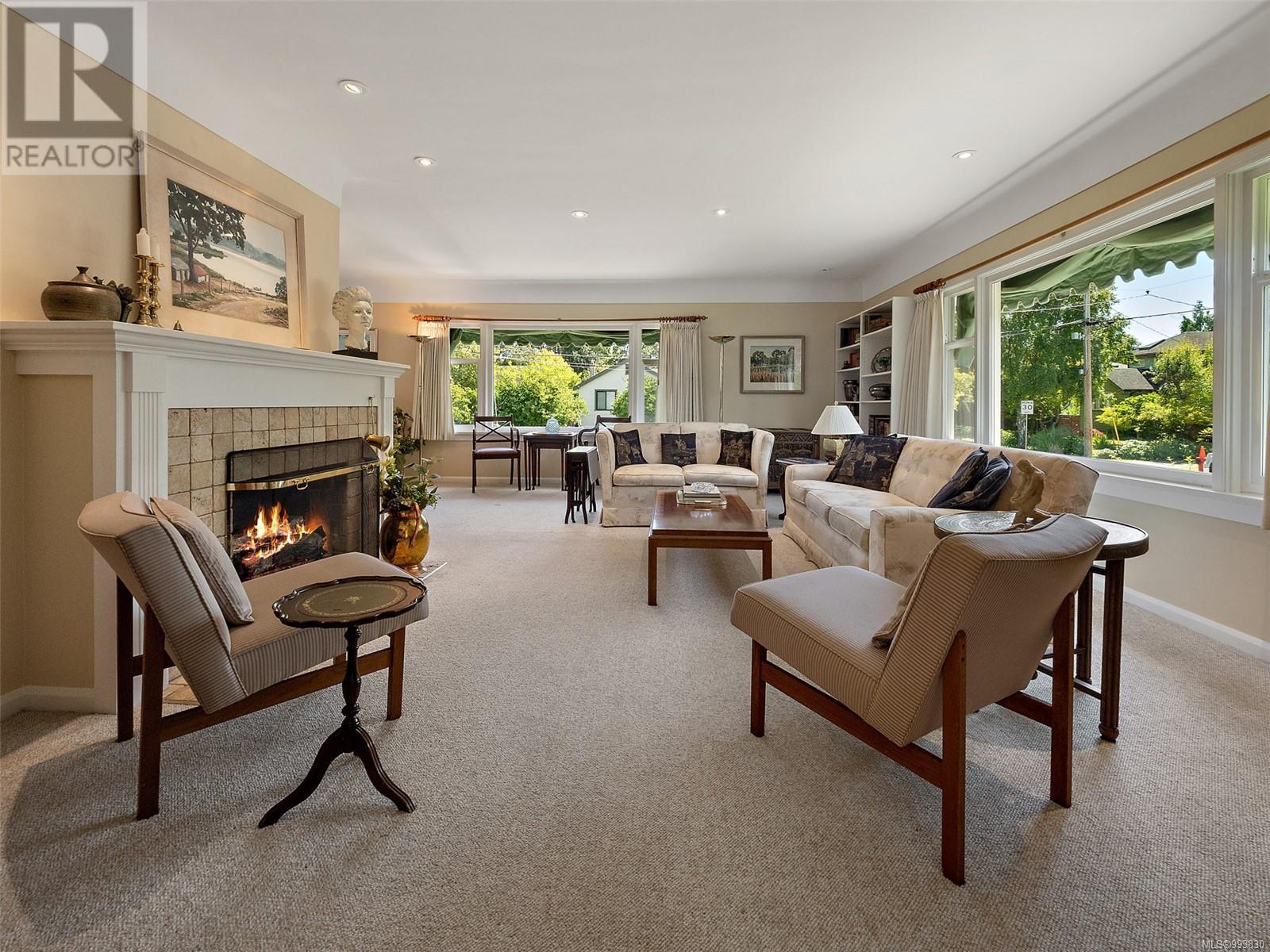Photo 13 of 877 Island Rd, Oak Bay BC