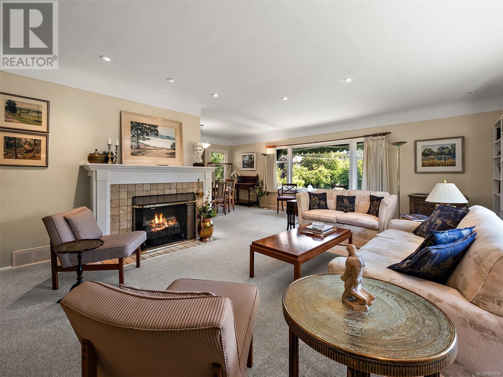 Photo 15 of 877 Island Rd, Oak Bay BC