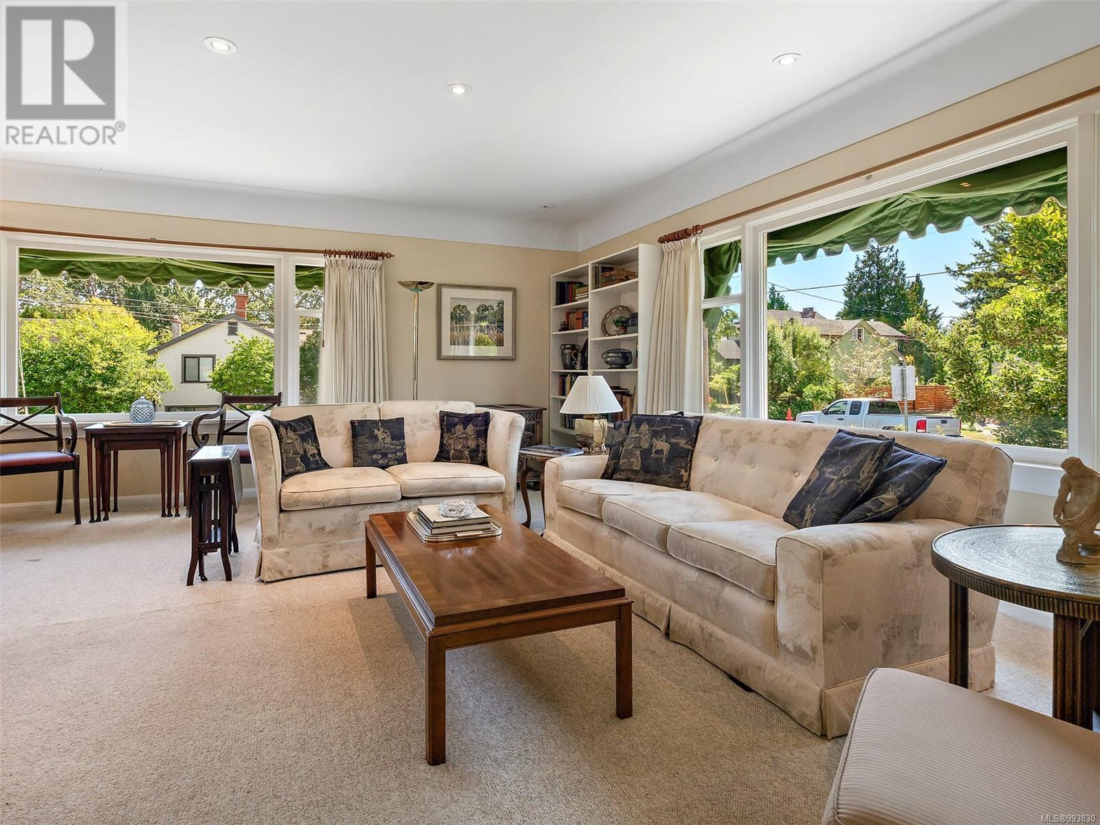 Photo 16 of 877 Island Rd, Oak Bay BC
