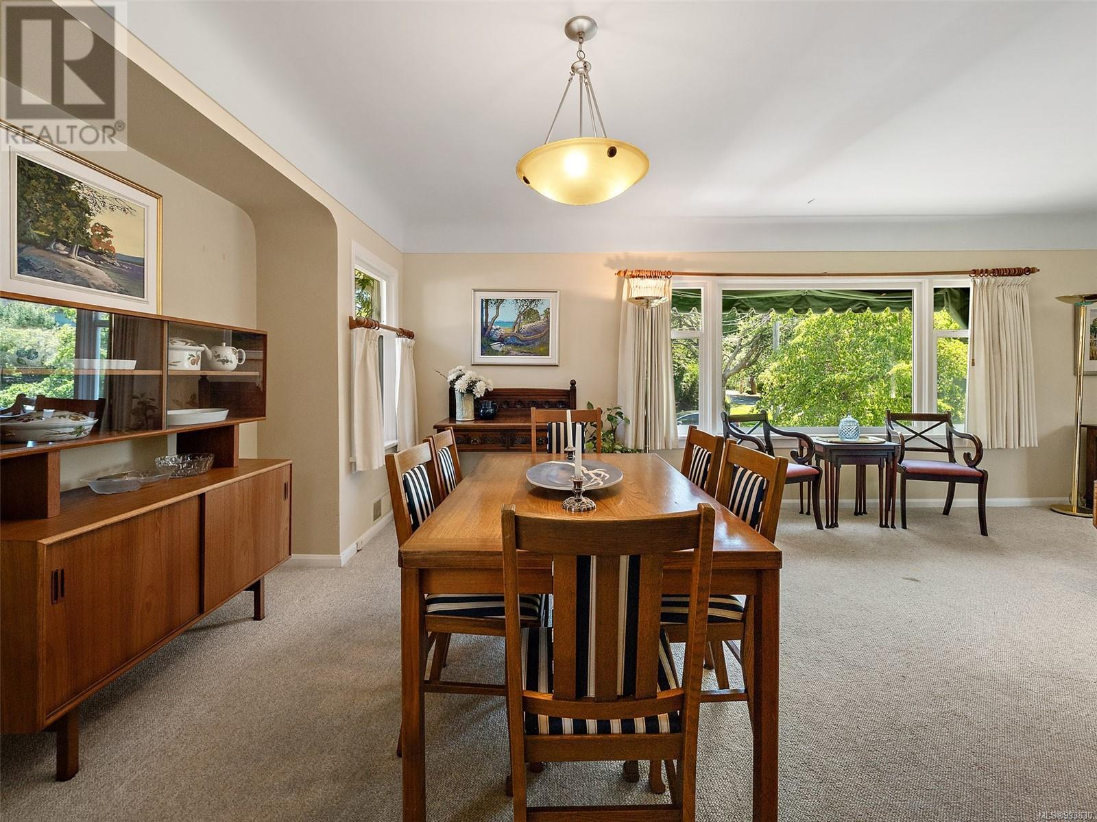 Photo 25 of 877 Island Rd, Oak Bay BC