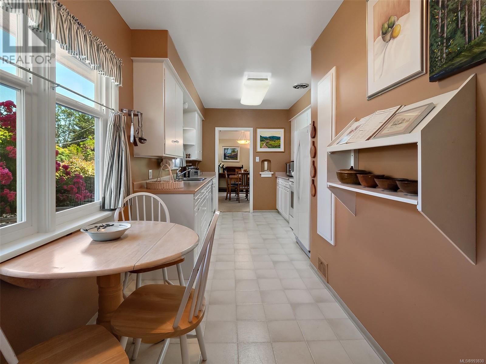 Photo 28 of 877 Island Rd, Oak Bay BC