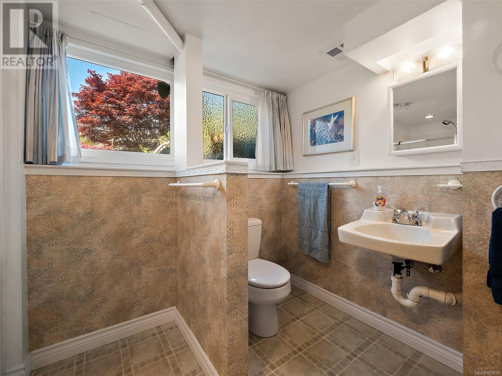 Photo 47 of 877 Island Rd, Oak Bay BC