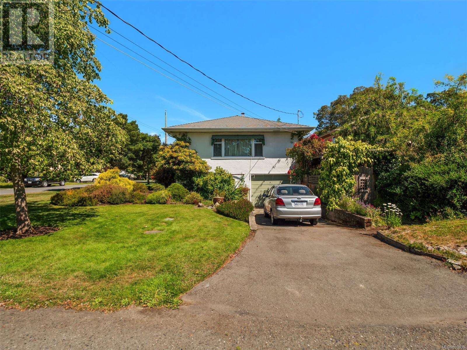 Photo 6 of 877 Island Rd, Oak Bay BC
