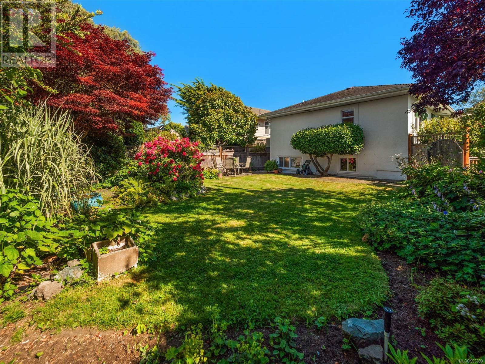 Photo 8 of 877 Island Rd, Oak Bay BC