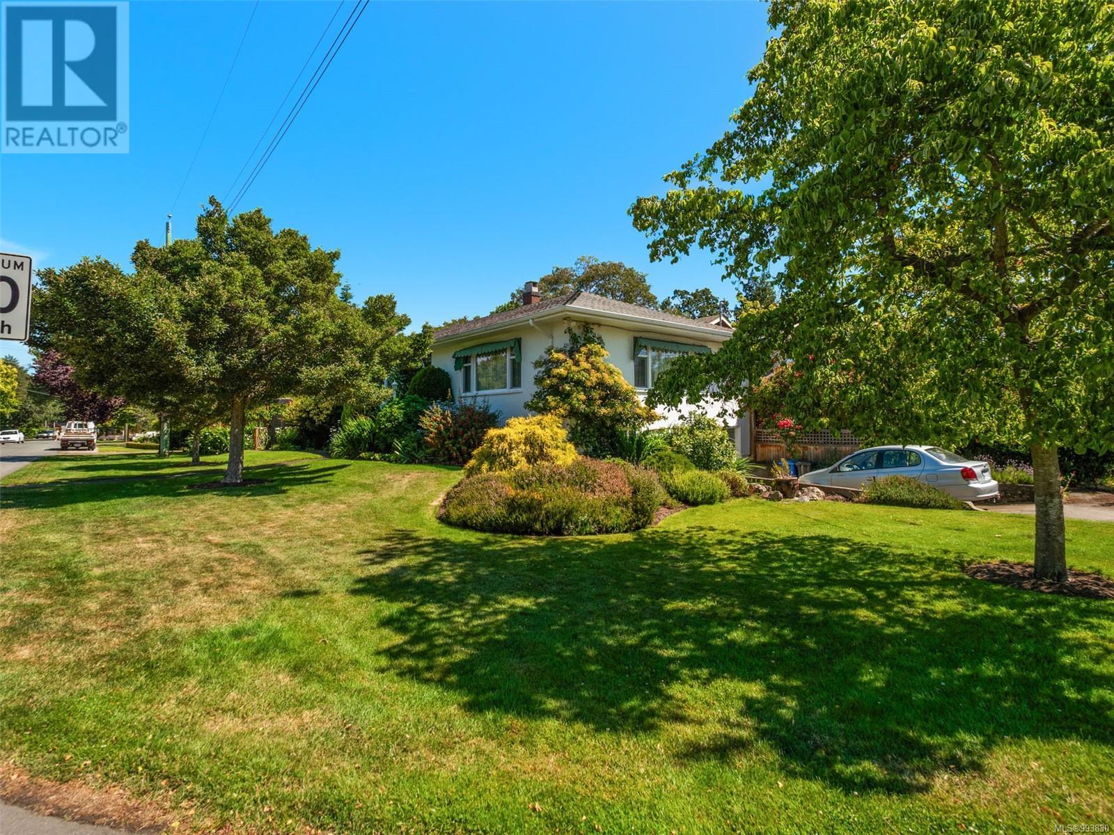 Photo 9 of 877 Island Rd, Oak Bay BC