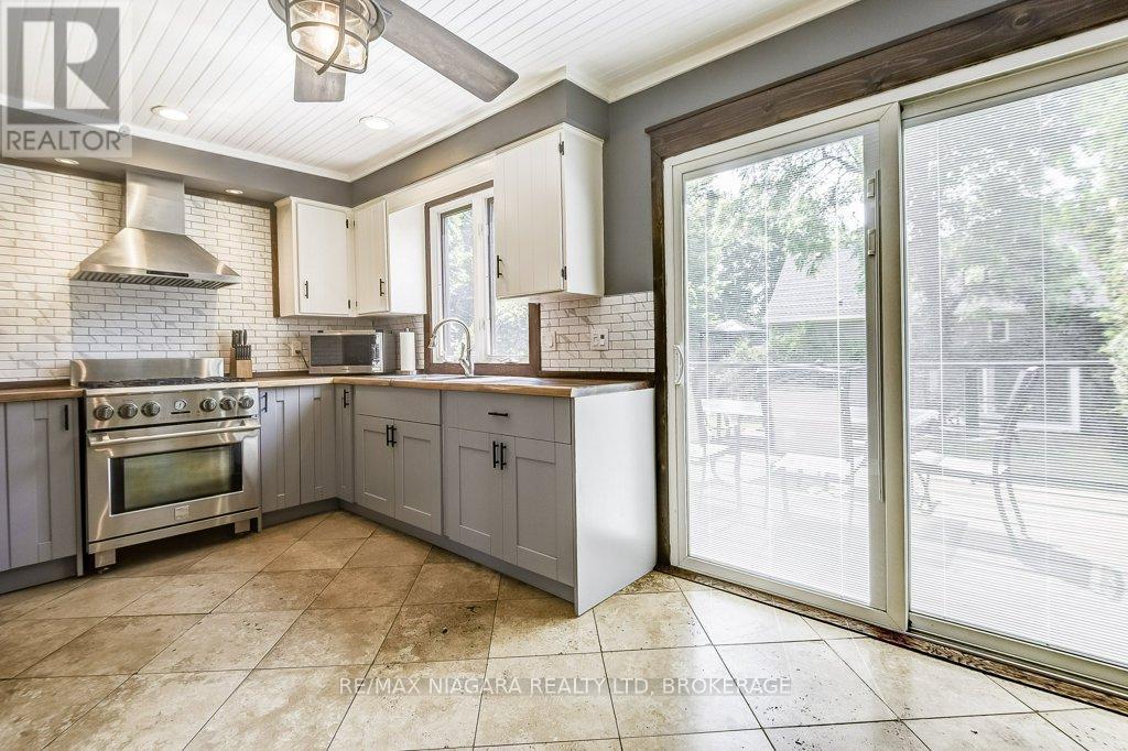 Photo 2 of 4905 Mapleview Crescent, Port Colborne ON