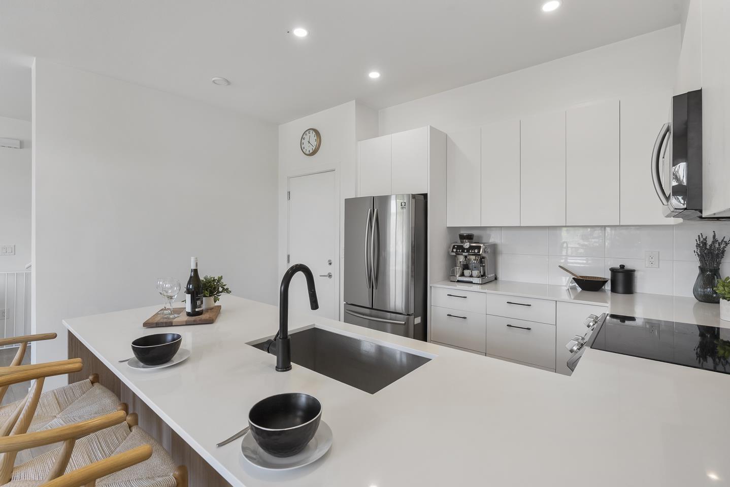 Photo 2 of 75 15255 Sitka Drive, Surrey BC