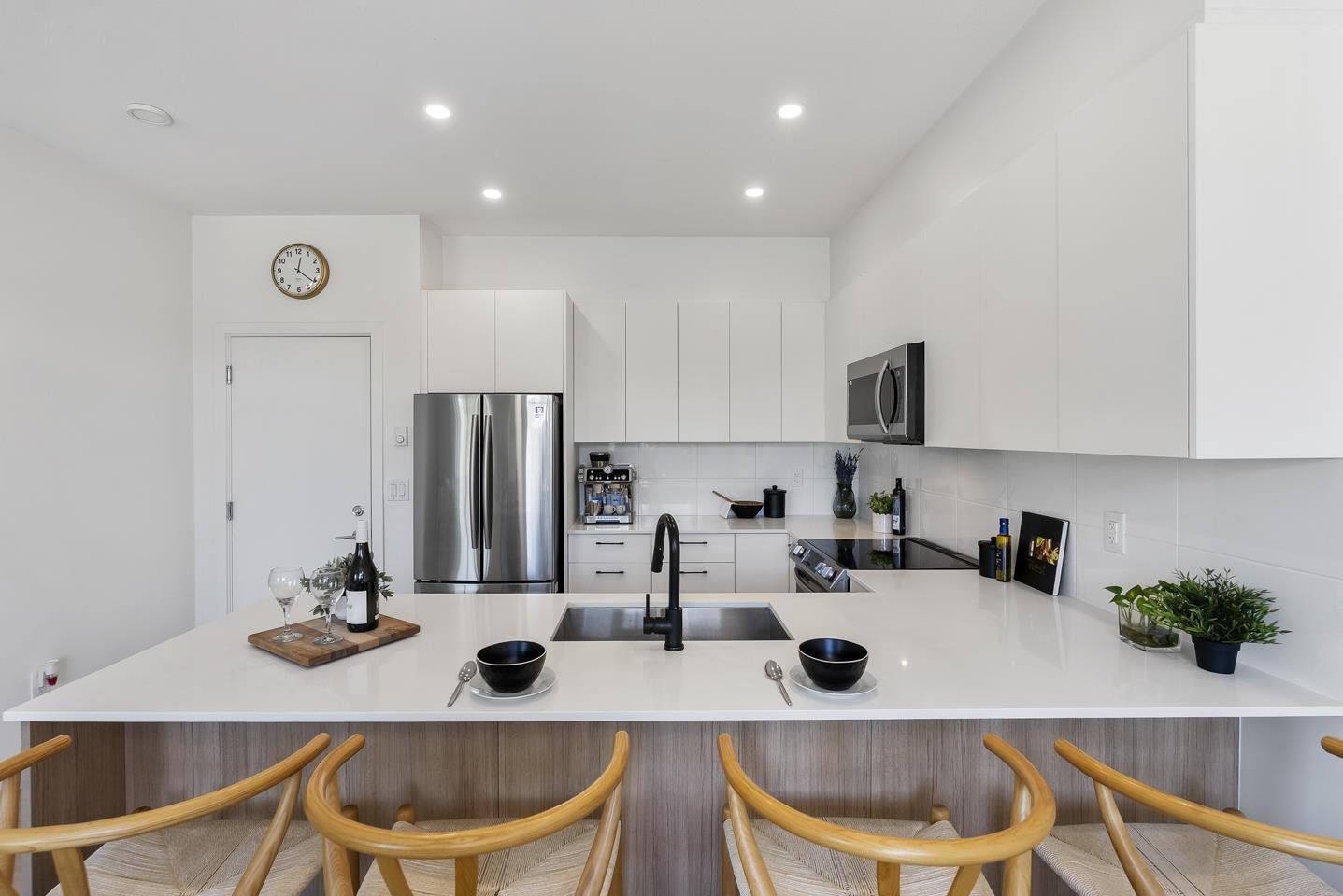 Photo 4 of 75 15255 Sitka Drive, Surrey BC