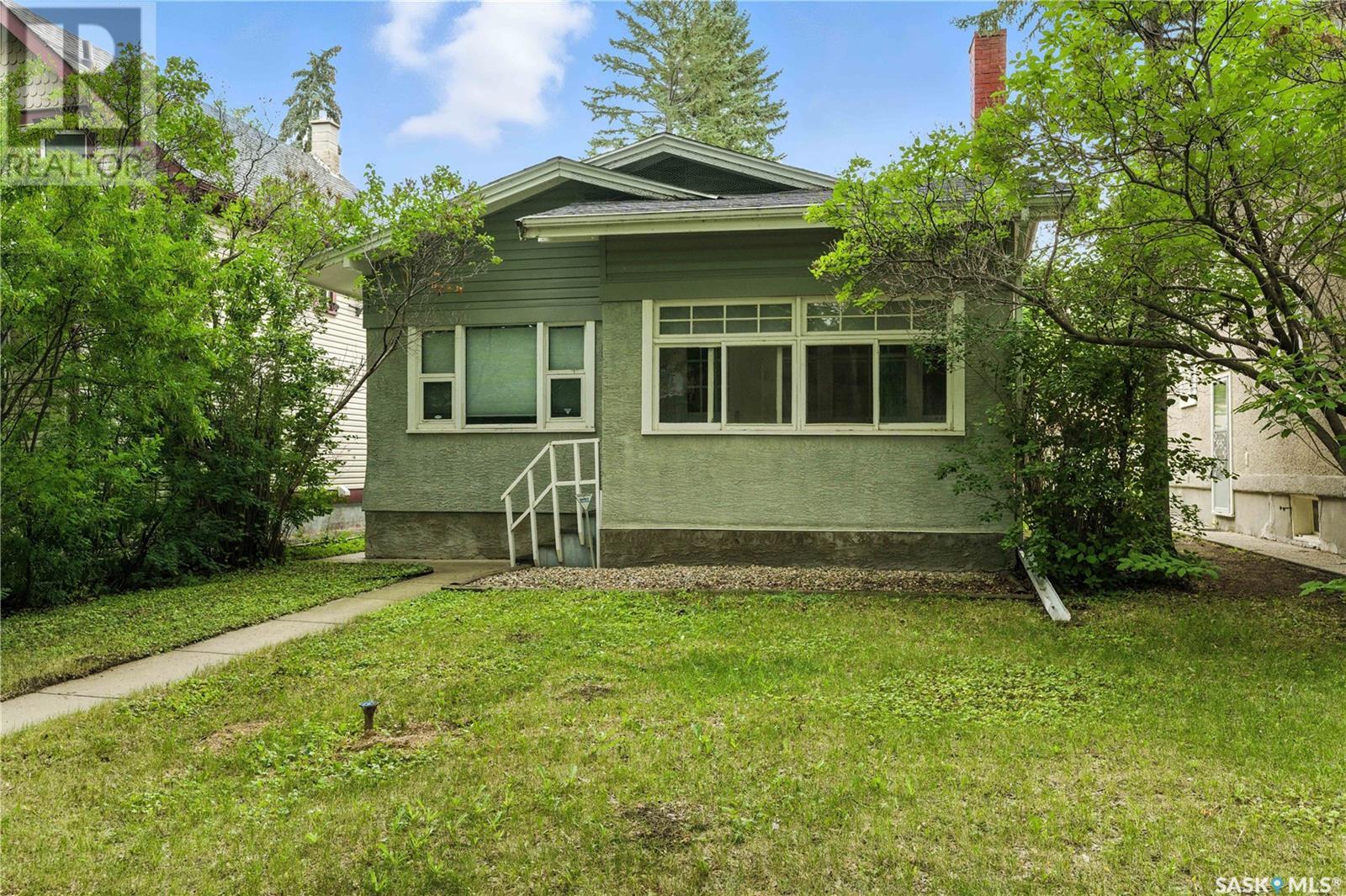 Photo 2 of 2245 Garnet Street, Regina SK