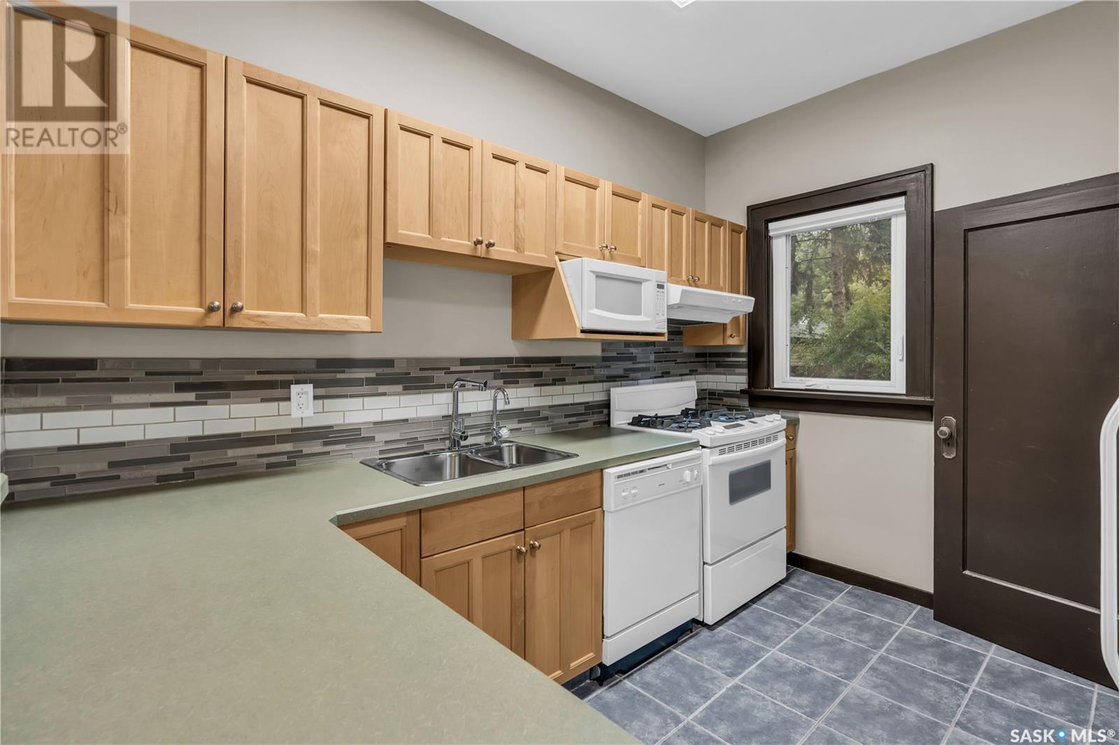 Photo 22 of 2245 Garnet Street, Regina SK