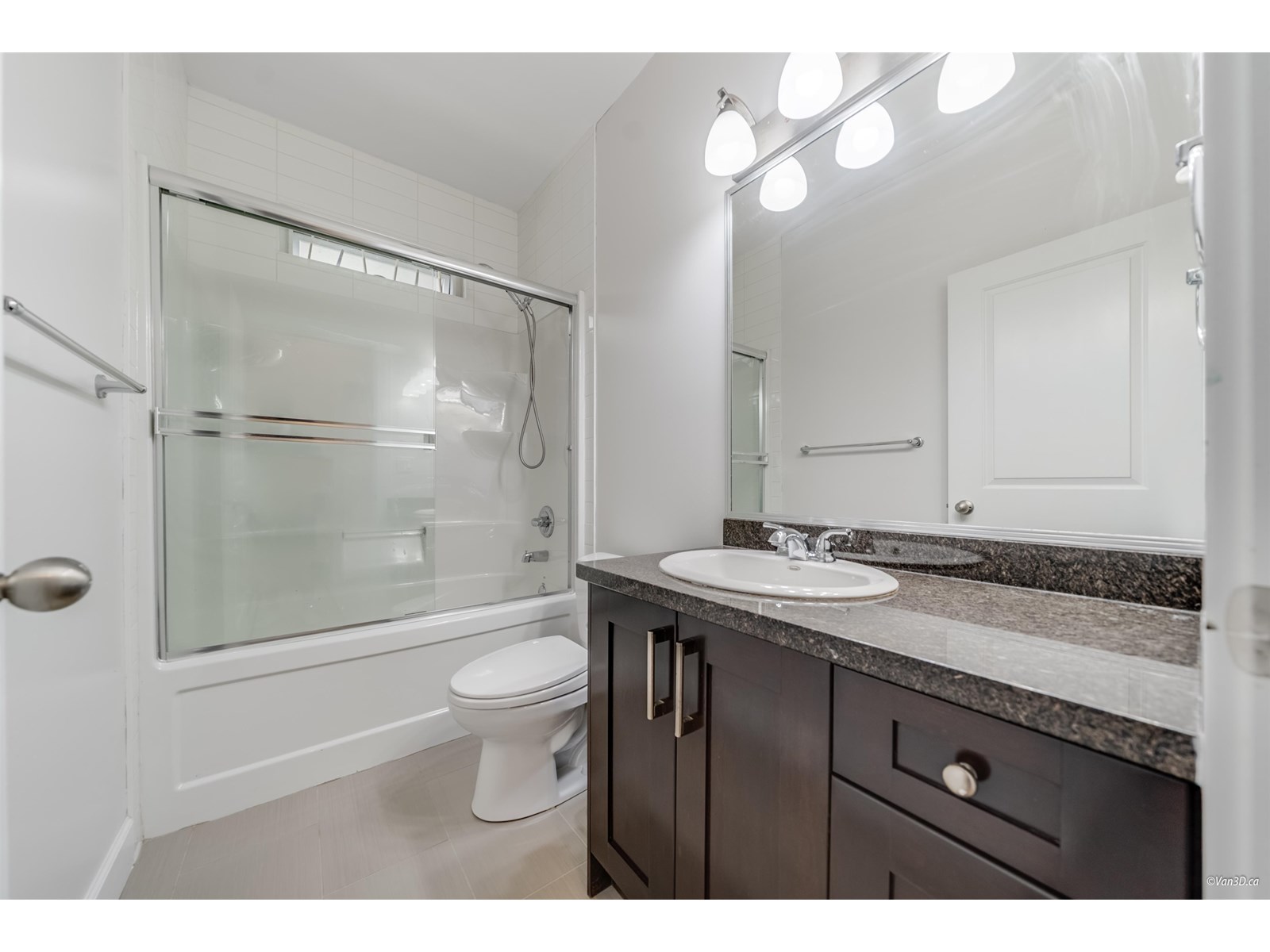 Photo 15 of 15688 92 Avenue, Surrey BC
