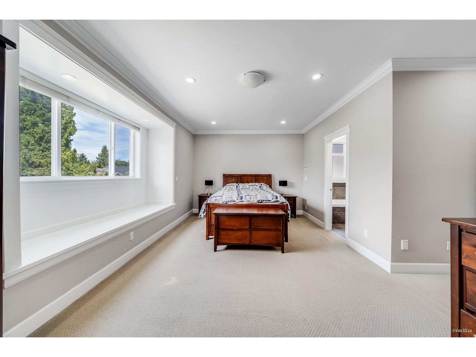 Photo 9 of 15688 92 Avenue, Surrey BC