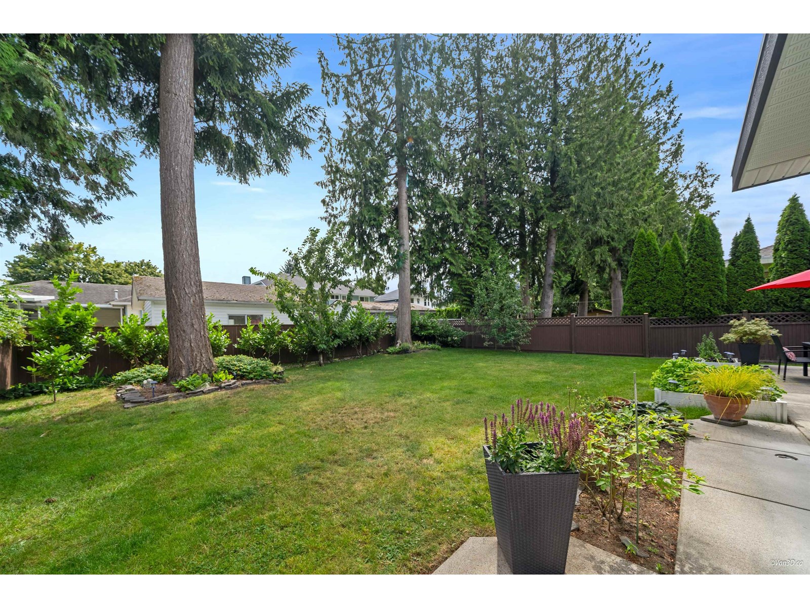Photo 17 of 15688 92 Avenue, Surrey BC