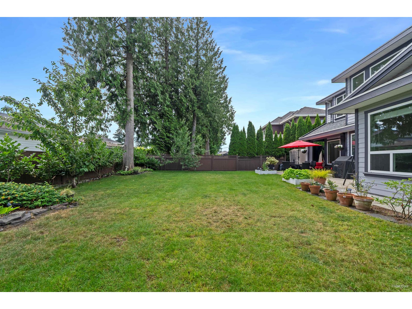 Photo 14 of 15688 92 Avenue, Surrey BC