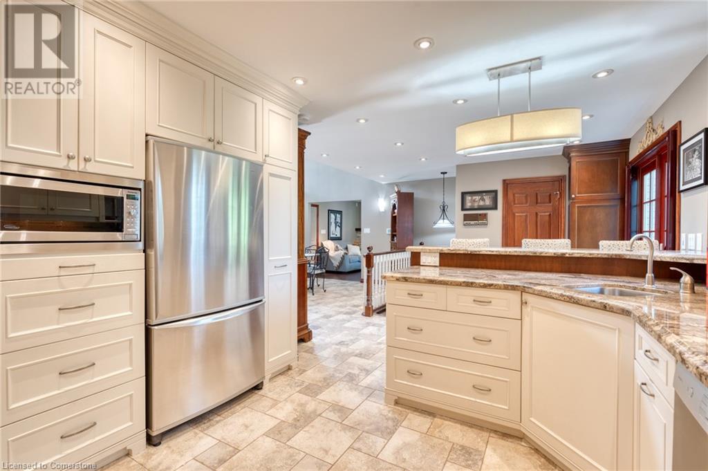 Photo 23 of 15 Marquette Drive, Kitchener ON