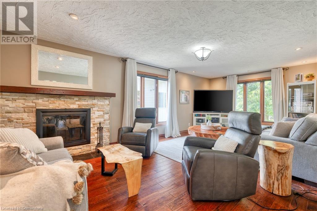 Photo 24 of 15 Marquette Drive, Kitchener ON
