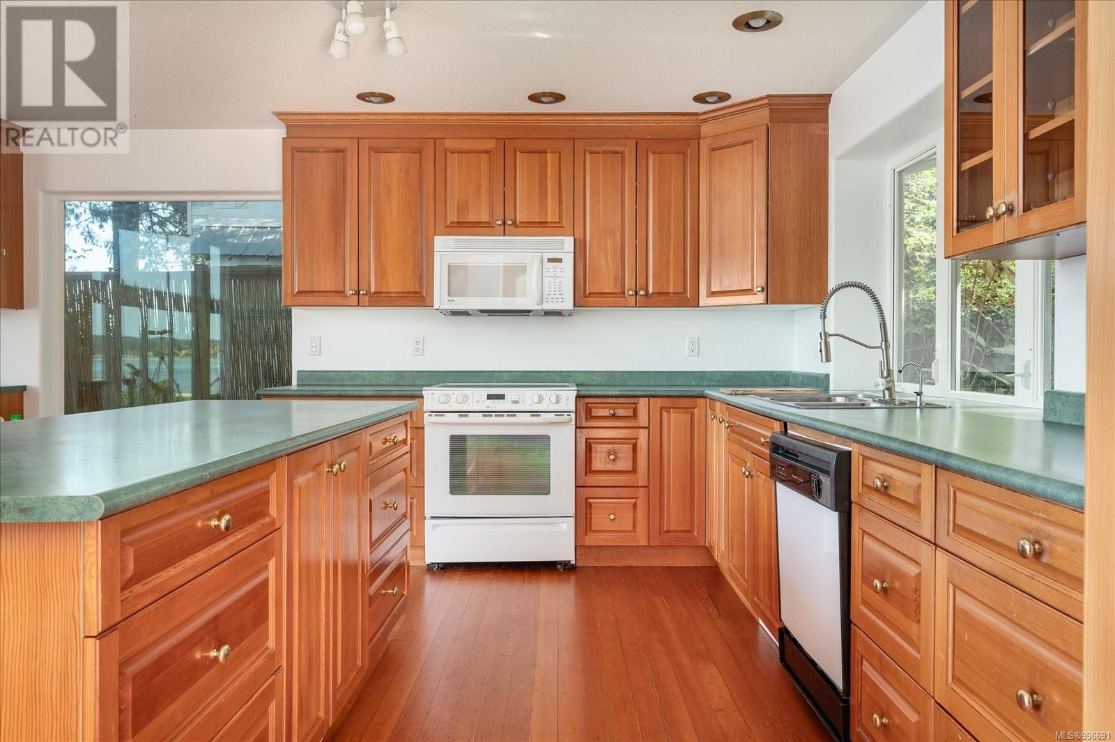 Photo 5 of 5185 Gainsberg Rd, Bowser BC