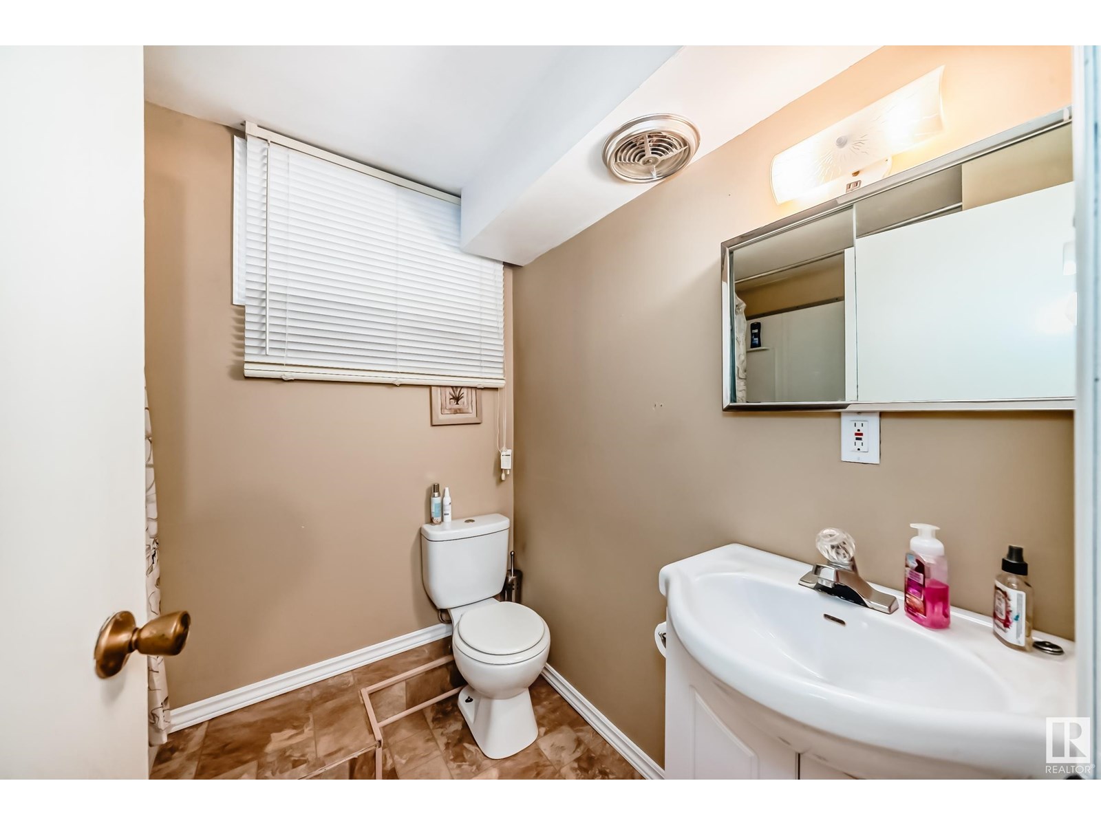 Photo 24 of 44 Grandin Rd, St Albert AB