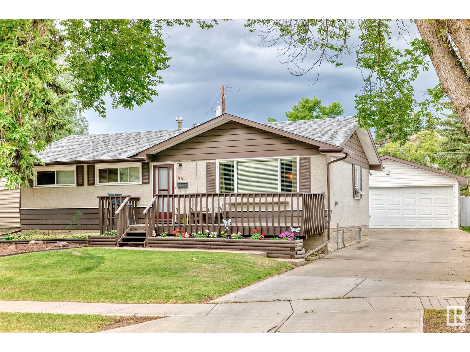 Photo 36 of 44 Grandin Rd, St Albert AB
