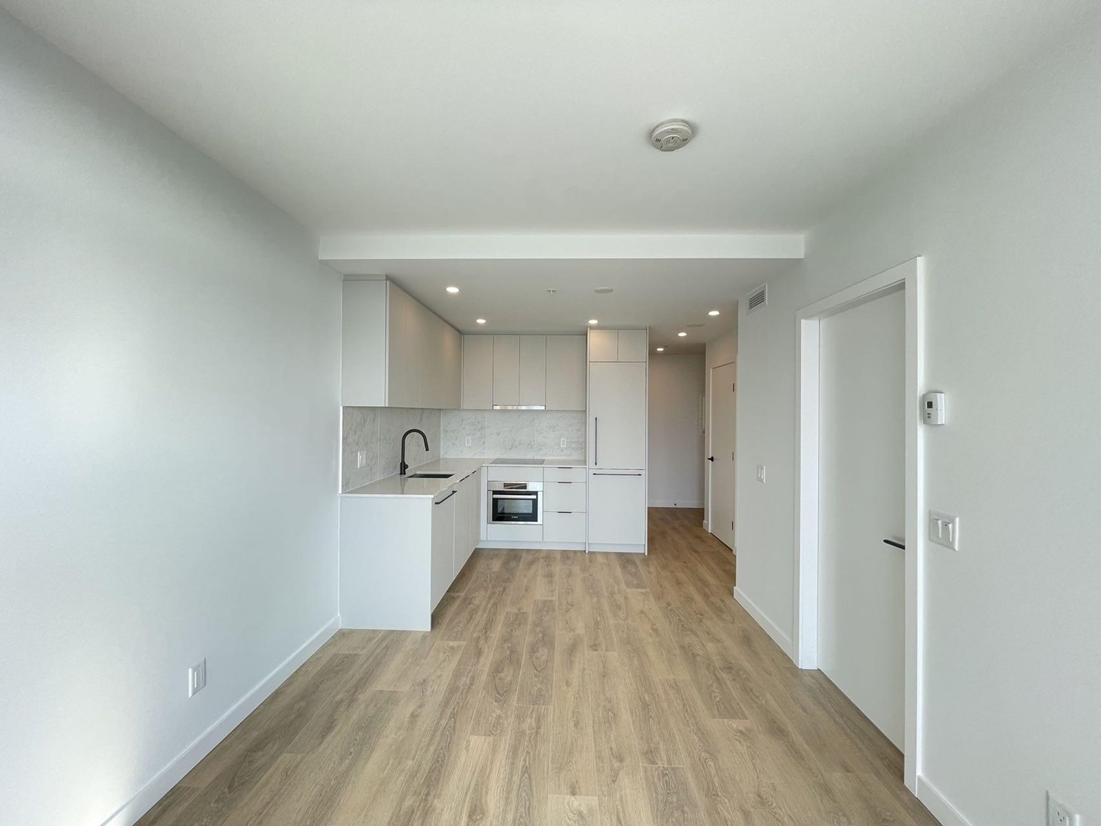 1806 13685 102 AVENUE, Surrey