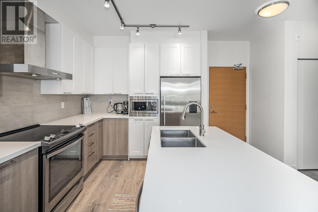303 611 REGAN AVENUE, Coquitlam