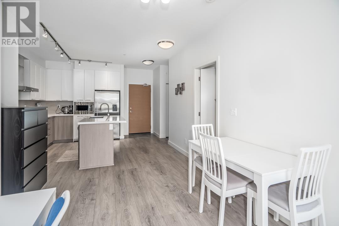 303 611 REGAN AVENUE, Coquitlam