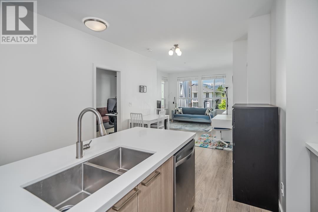 303 611 REGAN AVENUE, Coquitlam