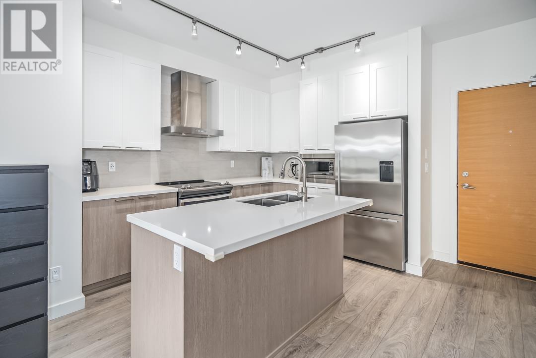 303 611 REGAN AVENUE, Coquitlam