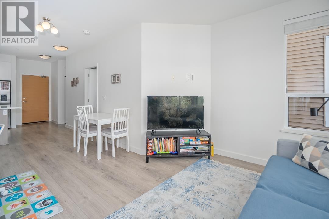 303 611 REGAN AVENUE, Coquitlam