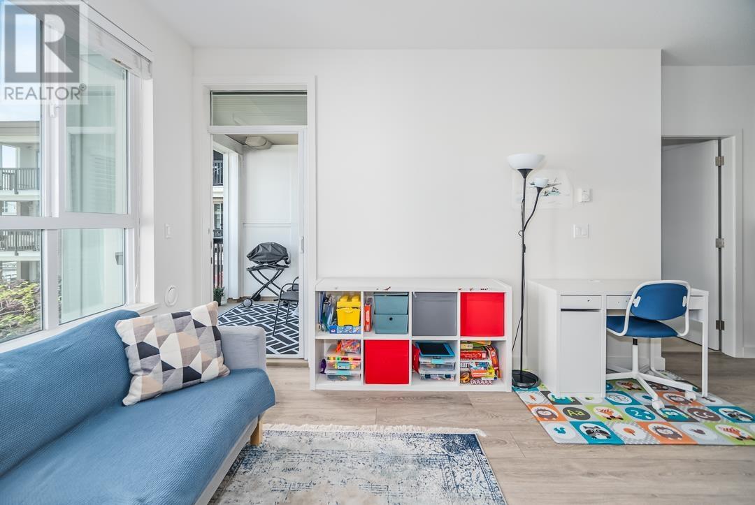 303 611 REGAN AVENUE, Coquitlam